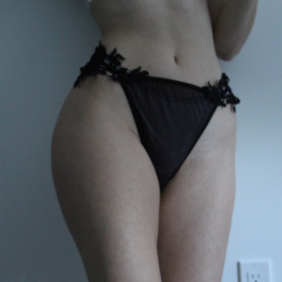 Crochet lace thong w sheer mesh fabric by SHEIN - Picture 3 of 3